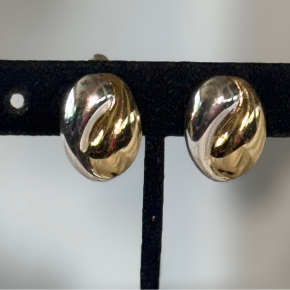 Vintage Two-Tone Gold & Silver Swirl Oval Screw Back Earrings - Picture 8 of 8